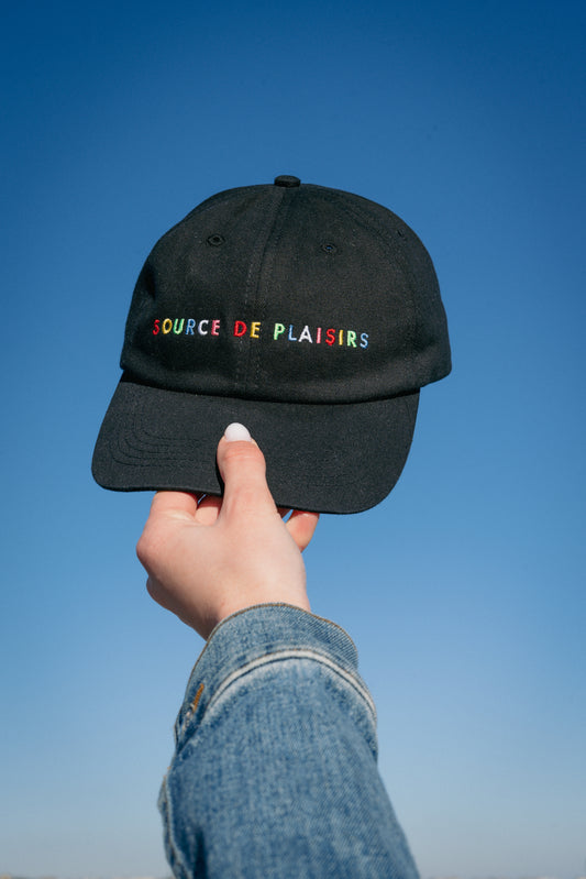 CASQUETTE « SOURCE DE PLAISIRS » NOIRE